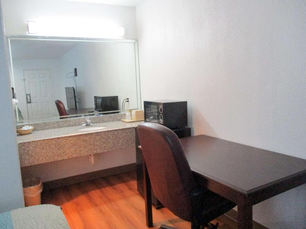Deluxe King Room - Smoking interior